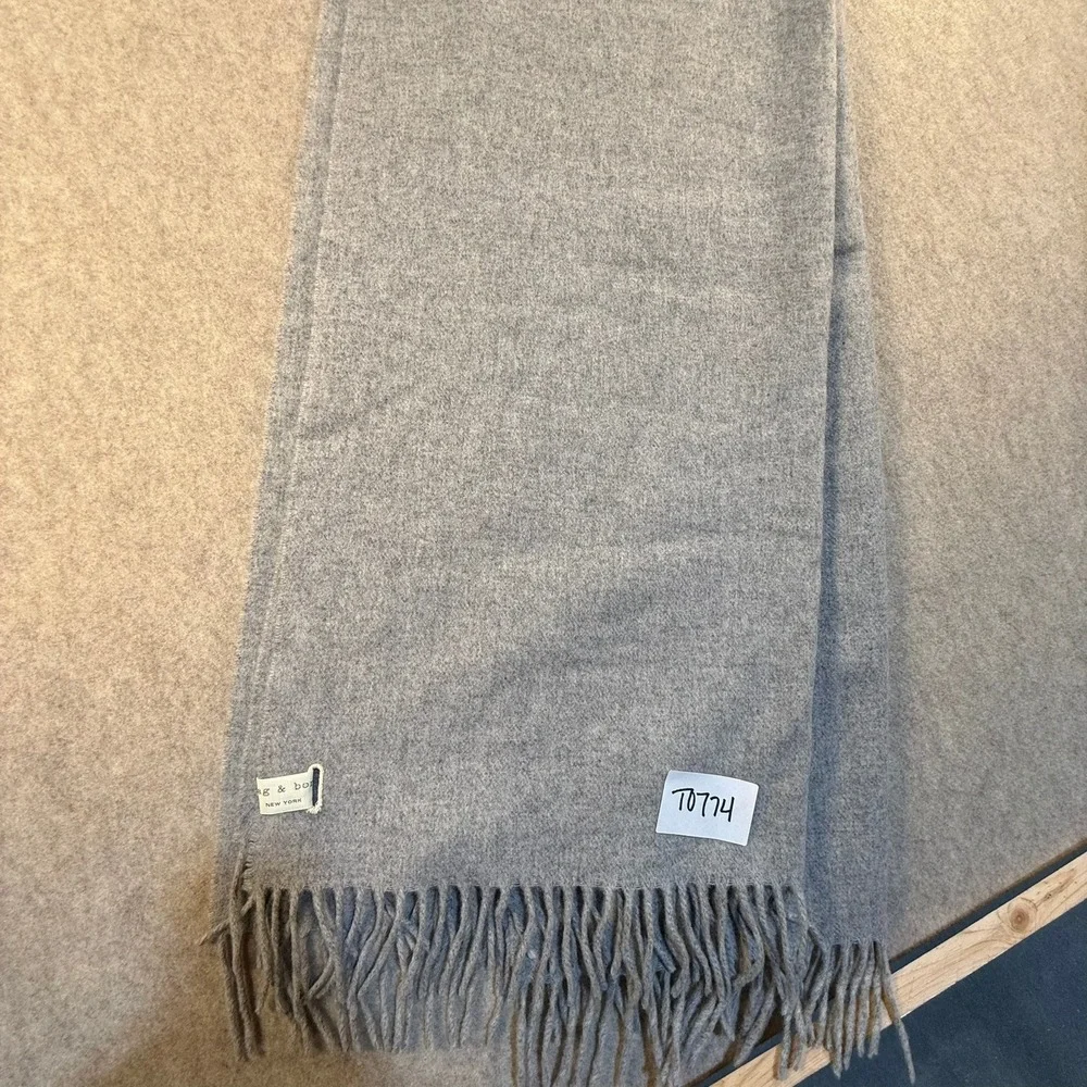 Rag & Bone New York Scarf Light Gray Wool Blend Fringe Winter Wrap‎ T0774